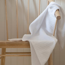 Load image into Gallery viewer, Mungo Aegian Bath Sheet