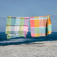 Load image into Gallery viewer, Mungo Folly Beach Towel (Blue Crab)