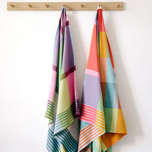 Load image into Gallery viewer, Mungo Folly Beach Towel (Blue Crab)