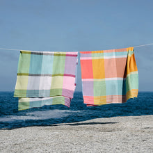 Load image into Gallery viewer, Mungo Folly Beach Towel (Fiddler Crab)