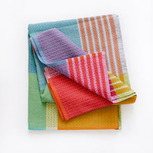 Load image into Gallery viewer, Mungo Folly Beach Towel (Fiddler Crab)