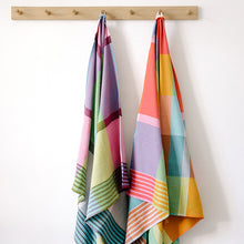 Load image into Gallery viewer, Mungo Folly Beach Towel (Fiddler Crab)