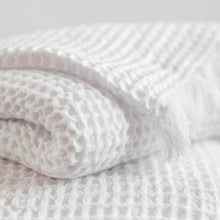 Load image into Gallery viewer, Mungo Belgian Waffle Bath Towel (White)