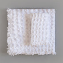 Load image into Gallery viewer, Mungo Belgian Waffle Bath Towel (White)