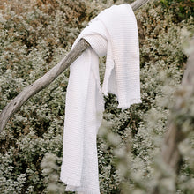 Load image into Gallery viewer, Mungo Belgian Waffle Bath Towel (White)