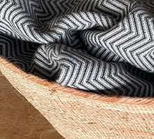 Load image into Gallery viewer, Half Garlic Gourdes
