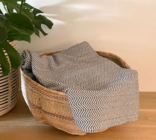 Load image into Gallery viewer, Half Garlic Gourdes
