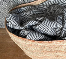 Load image into Gallery viewer, Half Garlic Gourdes
