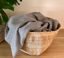 Load image into Gallery viewer, Half Garlic Gourdes
