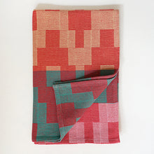 Load image into Gallery viewer, Mungo Moholo Dog Blanket (Magenta)
