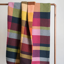 Load image into Gallery viewer, Mungo Vrou-Vrou Blanket/Throw (Magenta)
