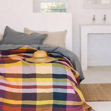 Load image into Gallery viewer, Mungo Vrou-Vrou Blanket/Throw (Magenta)
